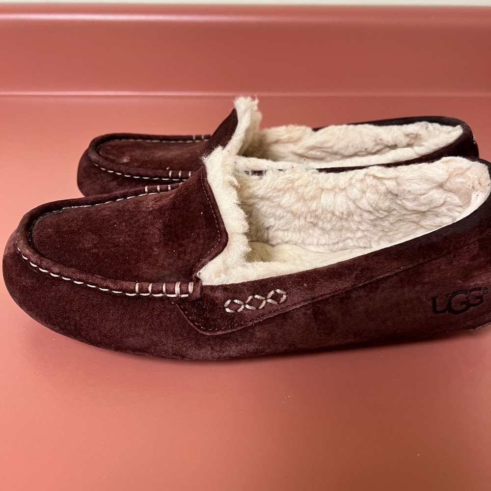 Ugg moccasins size 81/2, used but in good condition